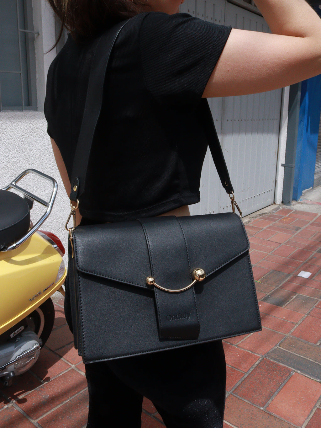 gid://shopify/MediaImage/25707570495558